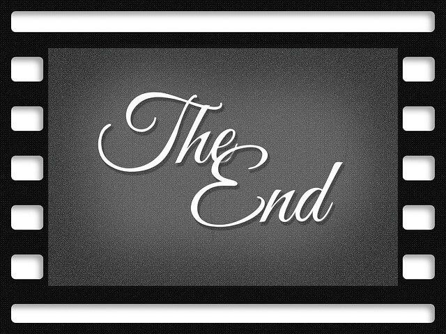 Fotograma que pone "The End" o fin de la película para ilustrar este artículo sobre títulos de crédito y el texto en películas y series