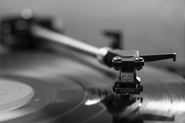 Fotografía de un tocadiscos para simbolizar cómo una persona puede cambiar de canción